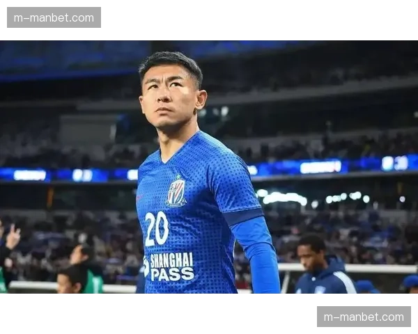 申花马莱莱单前锋突前，于汉超特谢拉两翼提供宽度支持